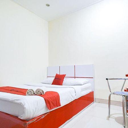 Отель Reddoorz At Buah Batu 5 Бандунг Экстерьер фото