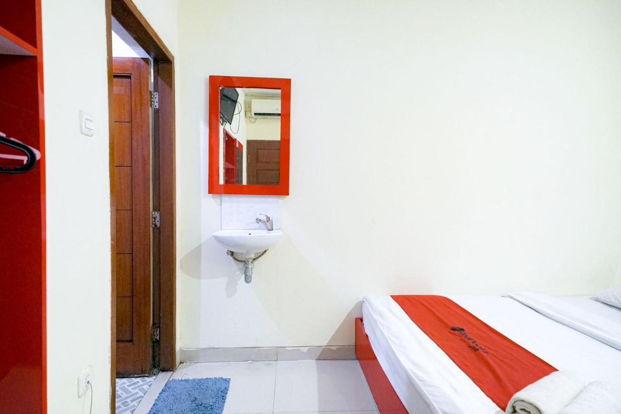 Отель Reddoorz At Buah Batu 5 Бандунг Экстерьер фото