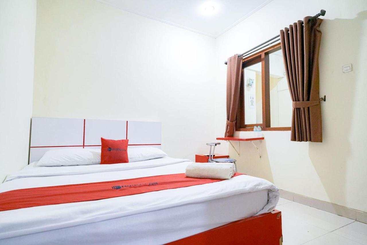 Отель Reddoorz At Buah Batu 5 Бандунг Экстерьер фото