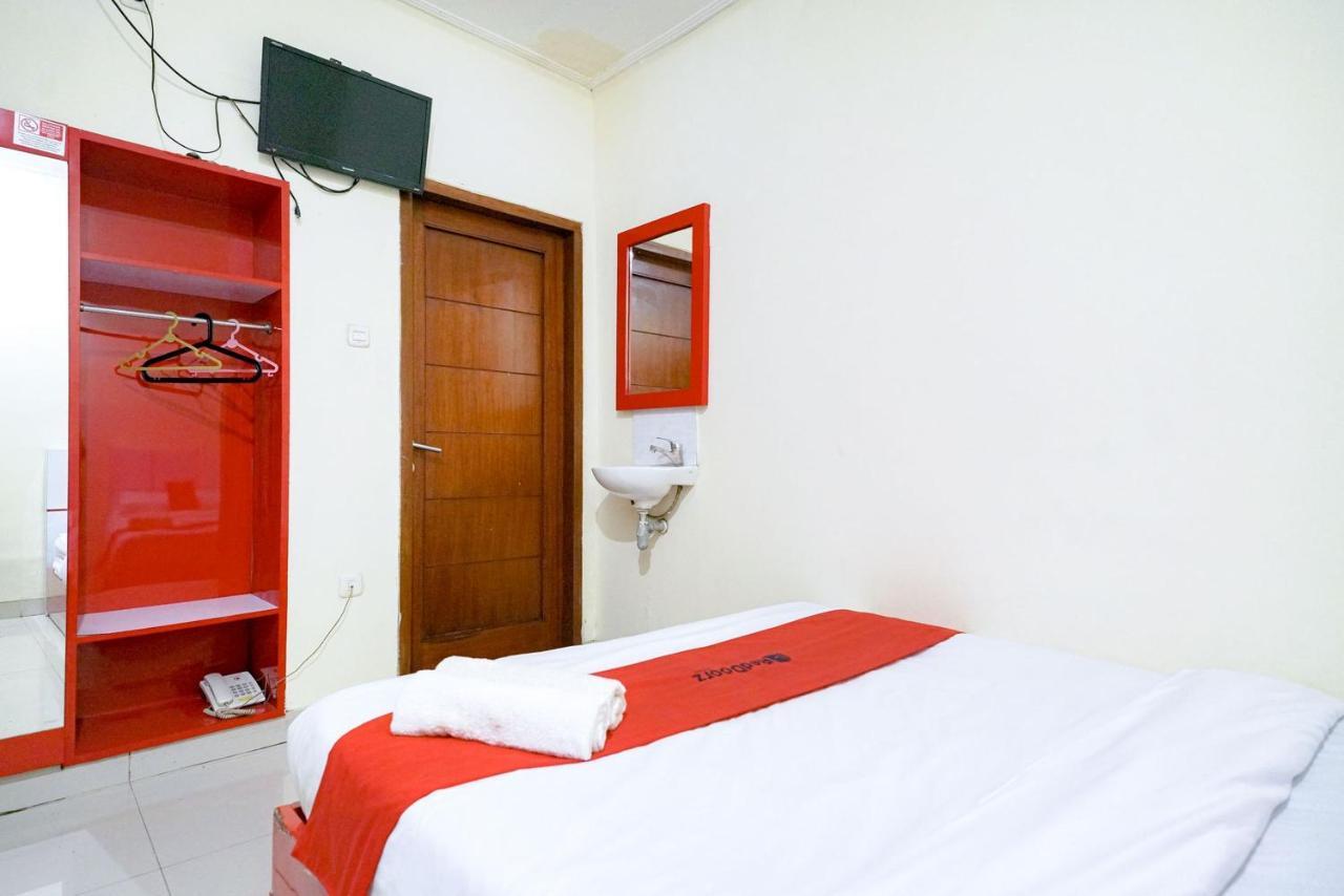 Отель Reddoorz At Buah Batu 5 Бандунг Экстерьер фото