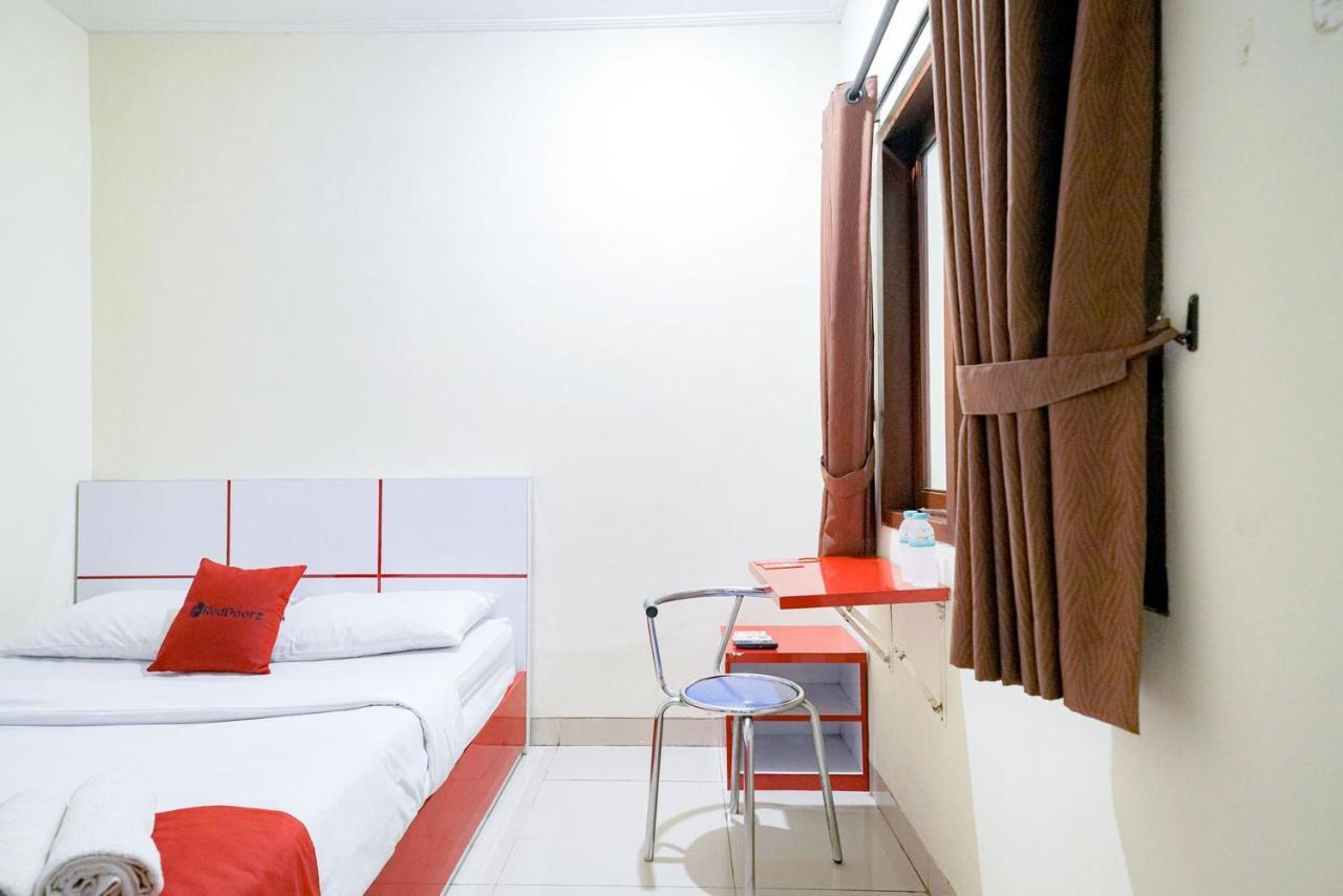 Отель Reddoorz At Buah Batu 5 Бандунг Экстерьер фото