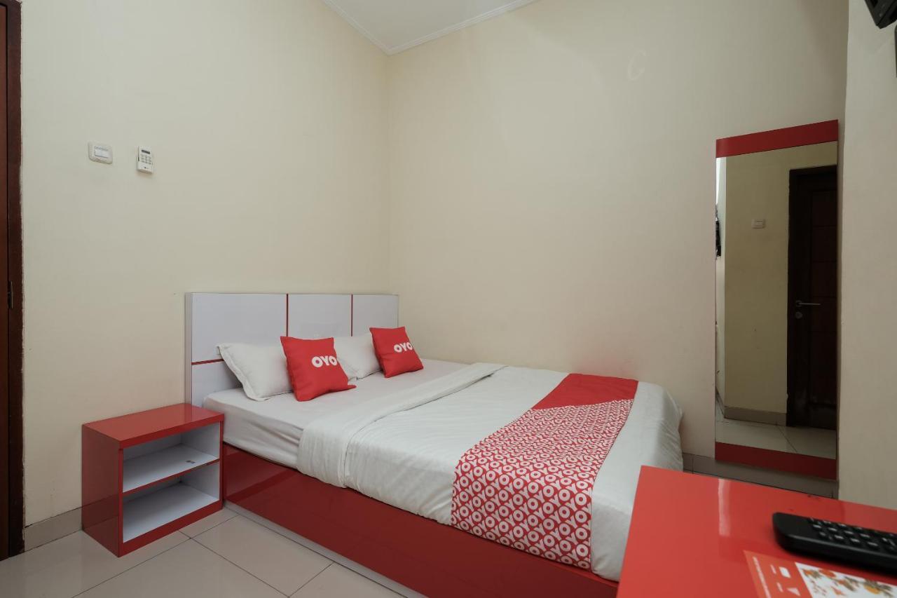 Отель Reddoorz At Buah Batu 5 Бандунг Экстерьер фото