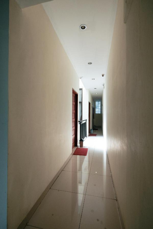 Отель Reddoorz At Buah Batu 5 Бандунг Экстерьер фото