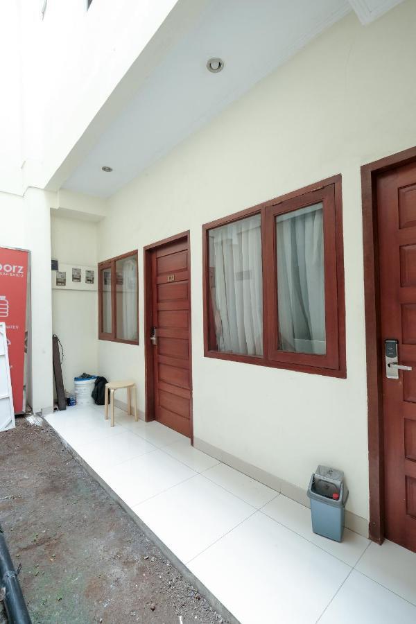 Отель Reddoorz At Buah Batu 5 Бандунг Экстерьер фото
